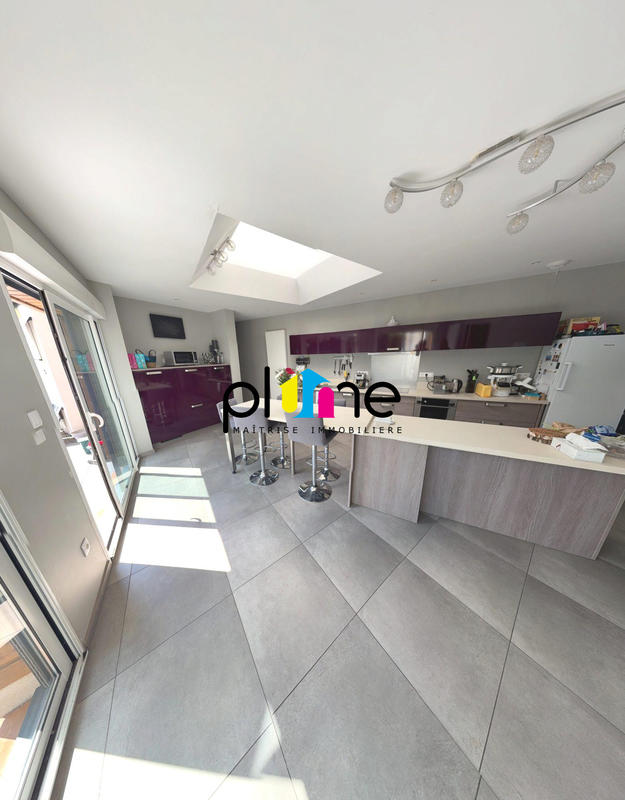 Maison contemporaine - 240 m² - 7 pièces