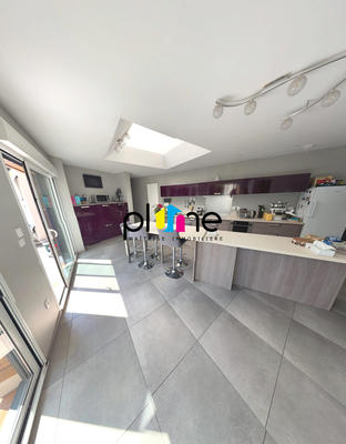 Maison contemporaine - 240 m² - 7 pièces