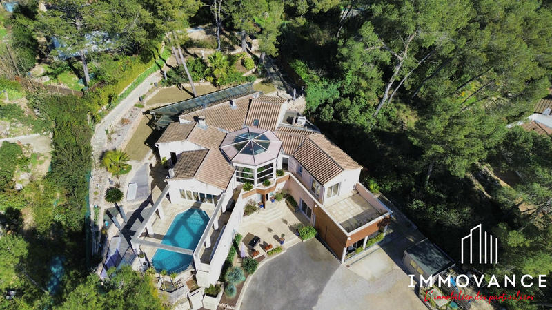 Villa - 200 m² - 8 pièces