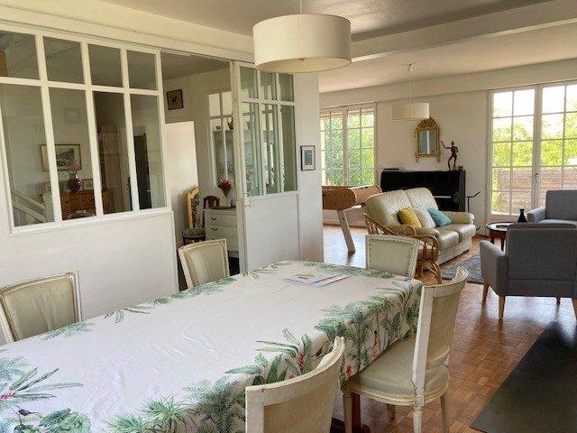 Maison - 170 m² - 8 pièces