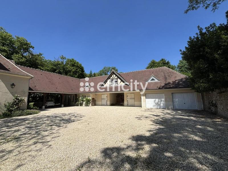 Maison - 240 m² - 9 pièces