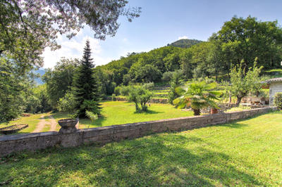 Maison - 270 m² - 8 pièces