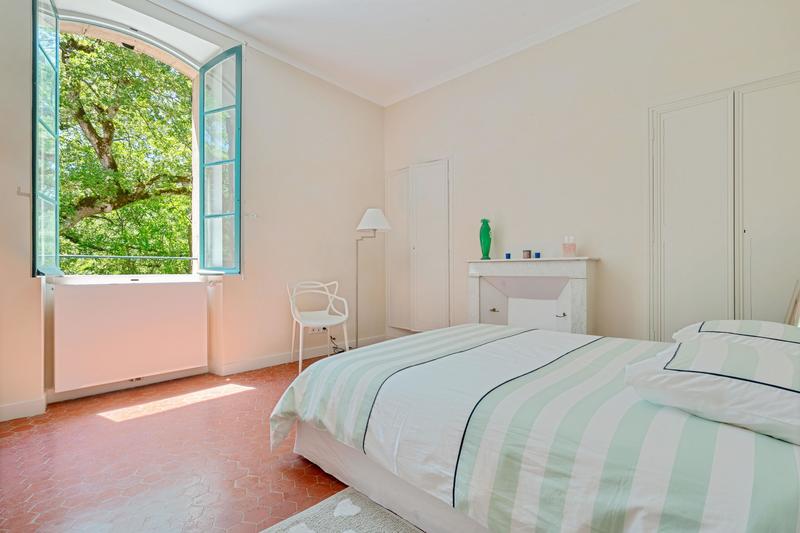 Maison - 330 m² - 8 pièces