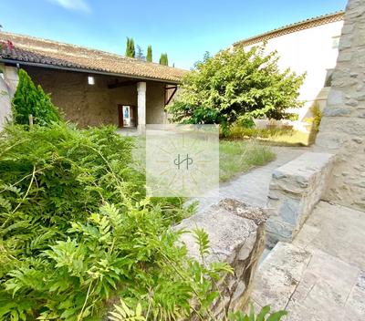 Maison - 300 m² - 9 pièces