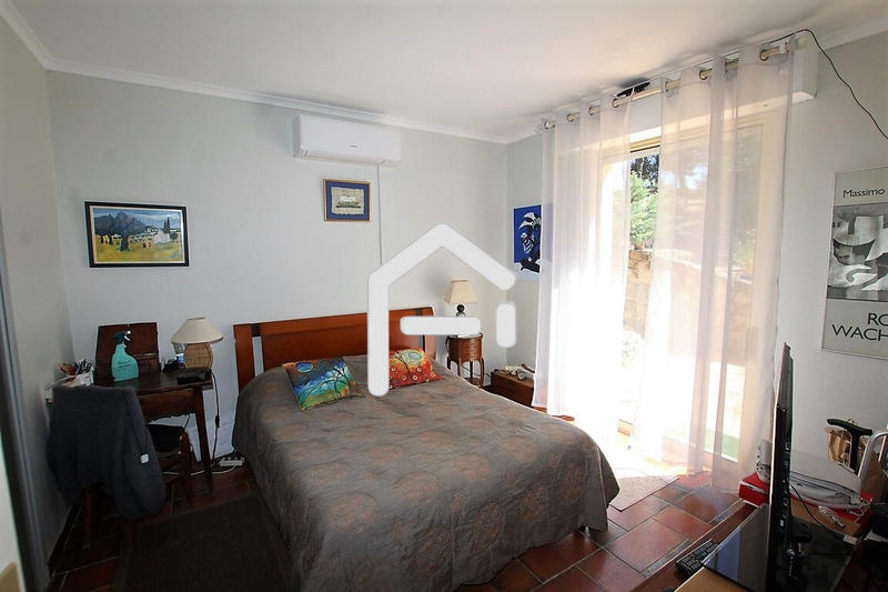 Villa - 237 m² - 10 pièces