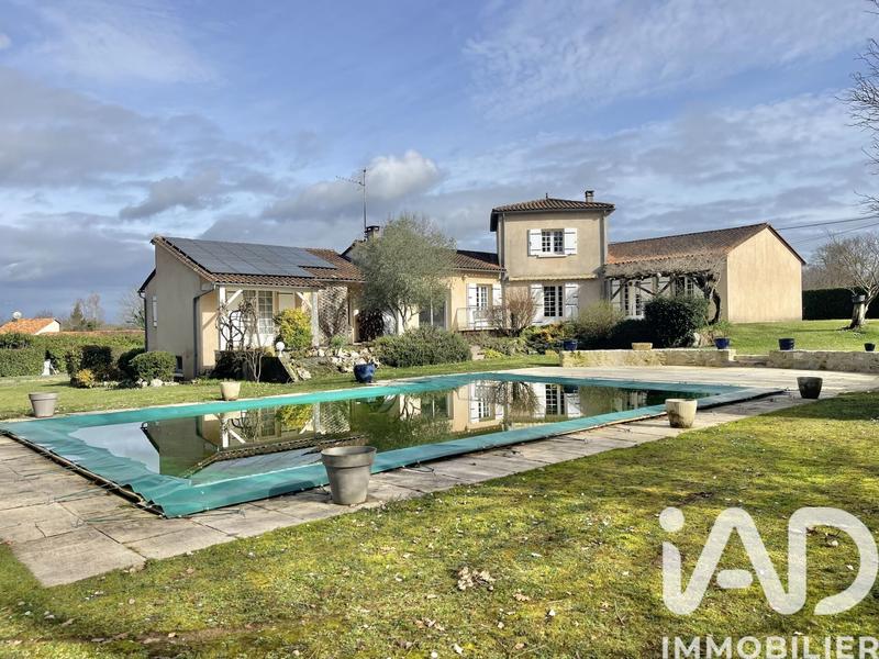 Maison - 222 m² - 9 pièces