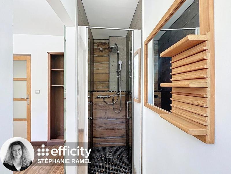 Local commercial - 139 m² - 4 pièces