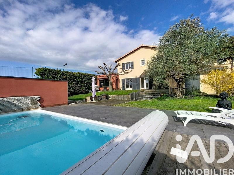 Maison - 218 m² - 8 pièces