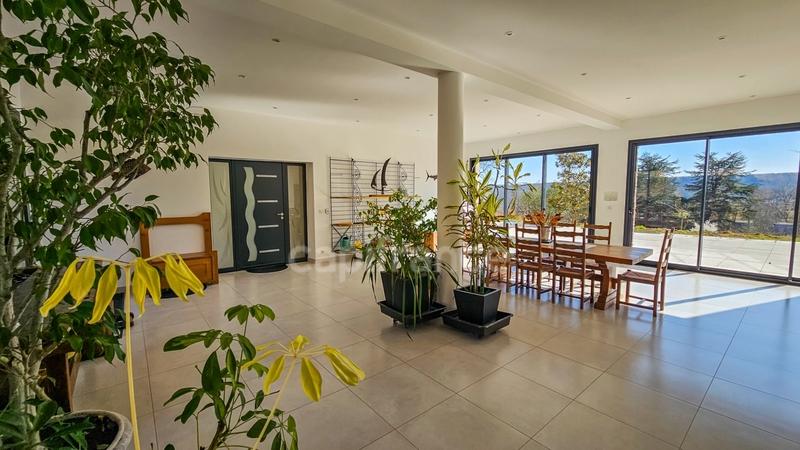 Demeure - 696 m² - 21 pièces