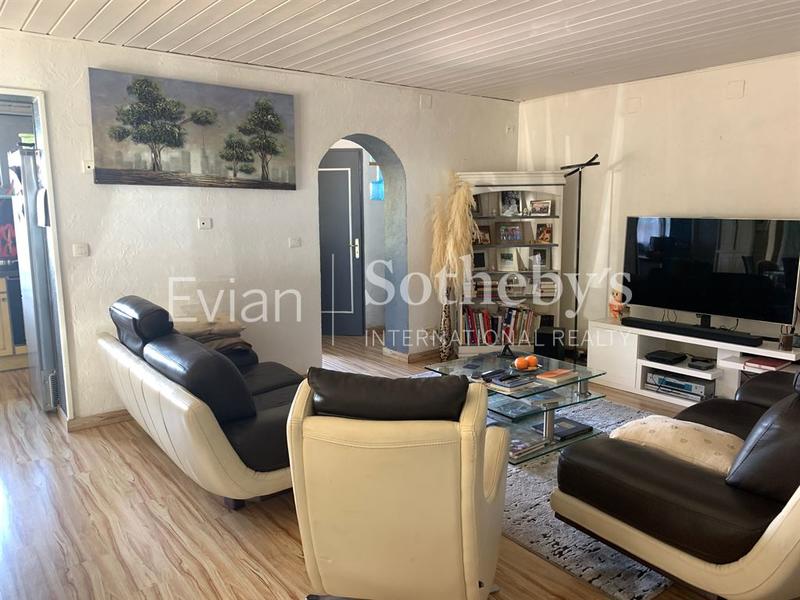 Maison - 243 m² - 8 pièces