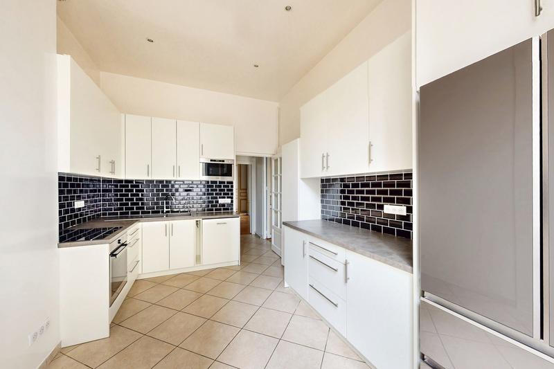 Appartement - 182 m² - 7 pièces