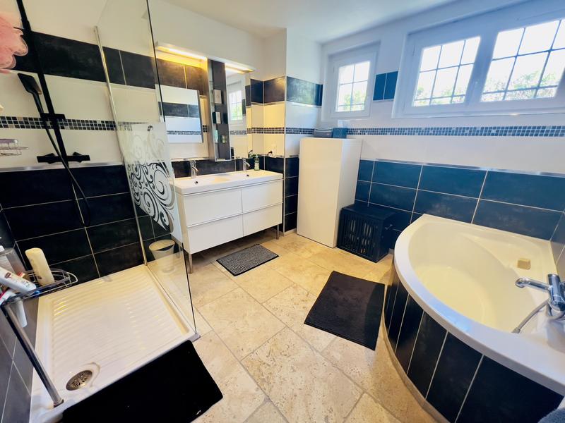 Maison - 104 m² - 5 pièces