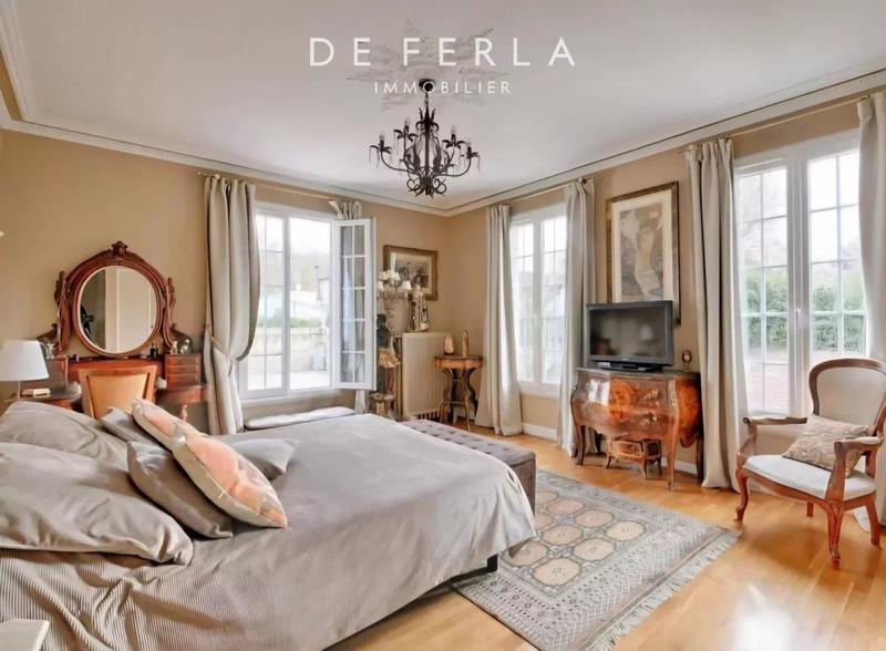 Demeure - 200 m² - 7 pièces