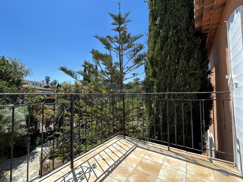 Maison - 220 m² - 6 pièces