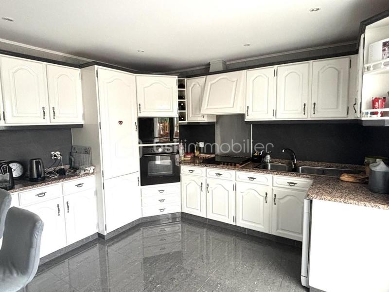 Maison traditionnelle - 170 m² - 8 pièces