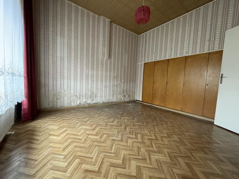 Maison traditionnelle - 184 m² - 11 pièces