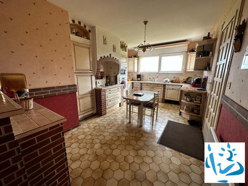 Maison - 187 m² - 8 pièces