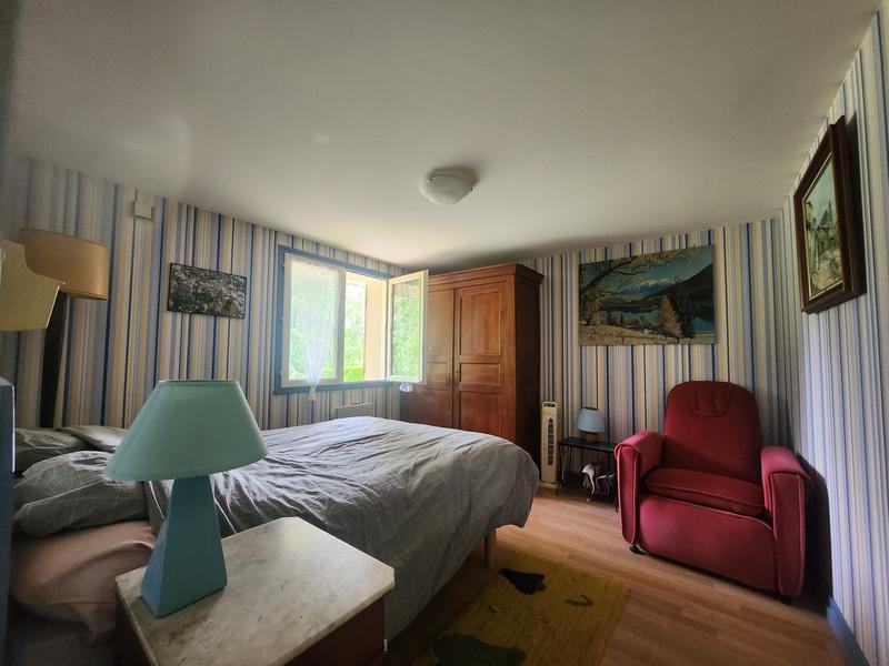 Maison - 143 m² - 8 pièces