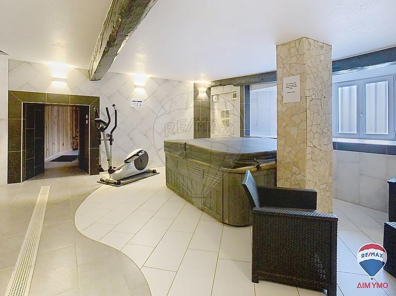 Maison - 240 m² - 9 pièces