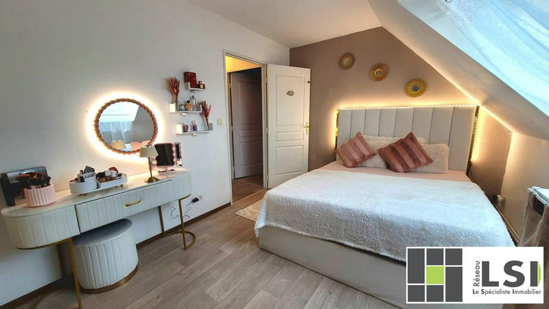 Maison - 122 m² - 9 pièces