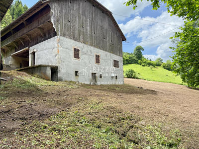 Maison - 400 m² - 4 pièces