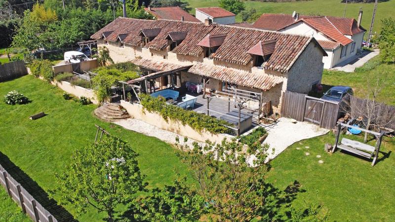 Maison - 250 m² - 7 pièces