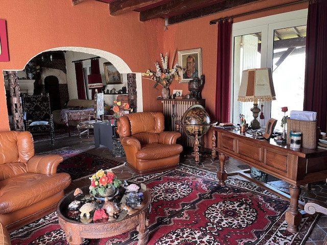 Maison - 257 m² - 8 pièces