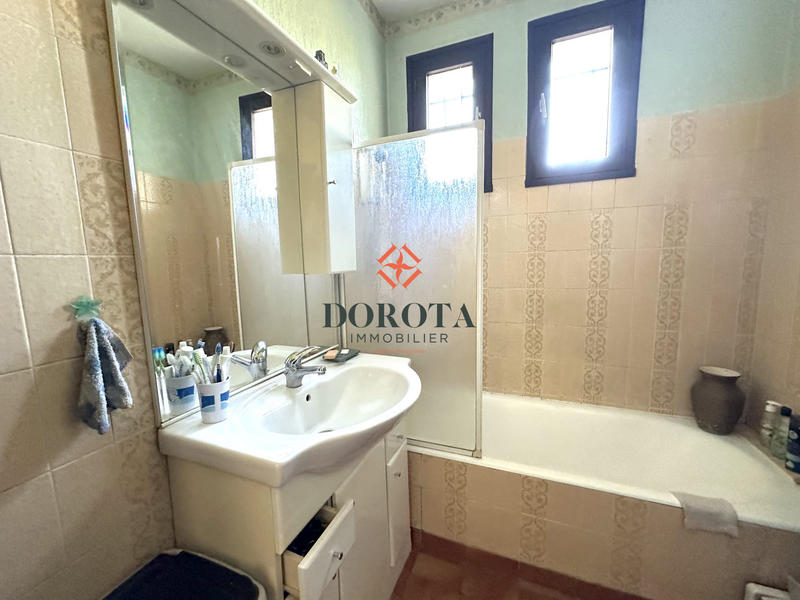 Maison - 263 m² - 15 pièces