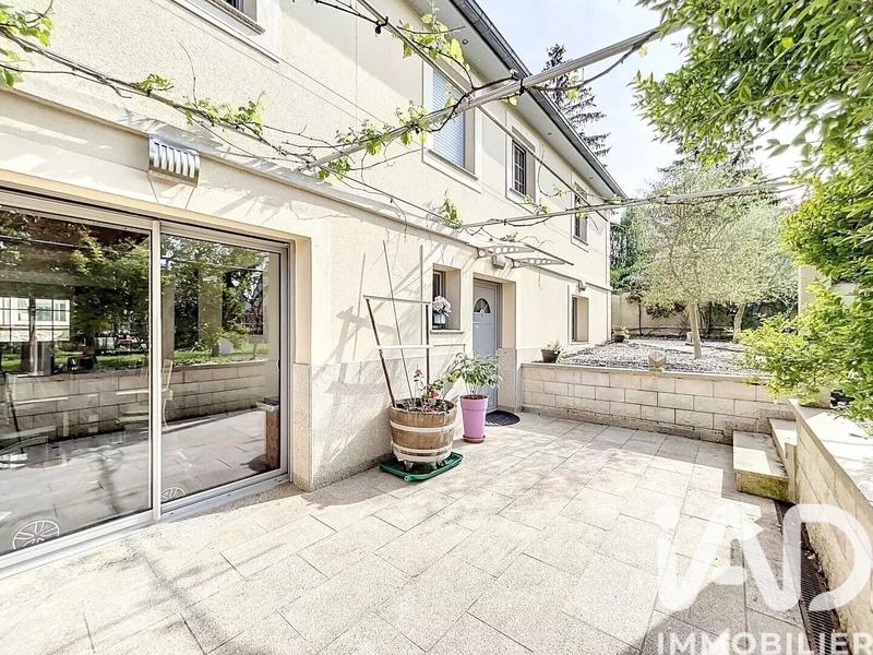 Maison - 205 m² - 6 pièces