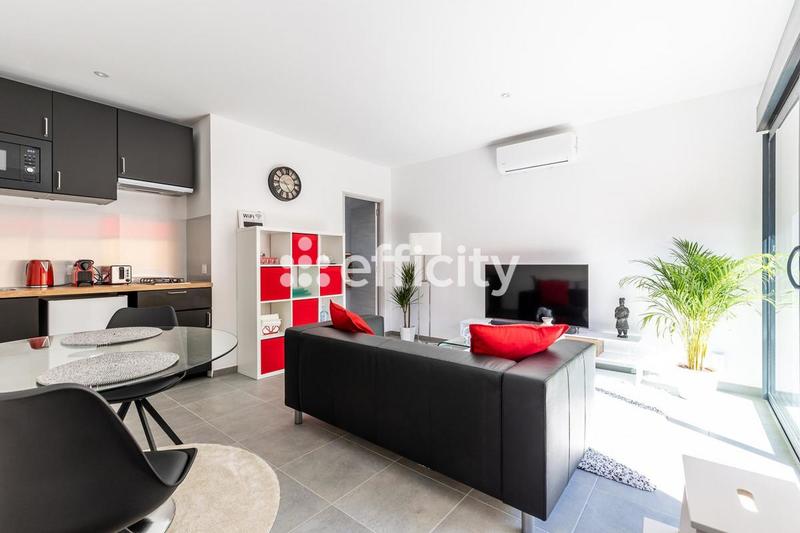 Maison - 340 m² - 10 pièces