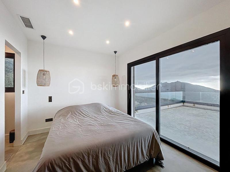 Maison - 172 m² - 9 pièces