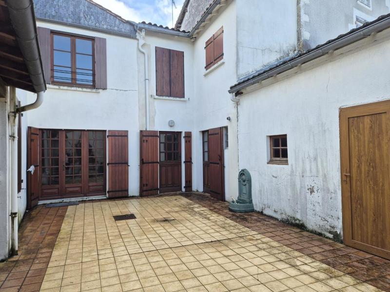 Maison de bourg - 214 m² - 8 pièces