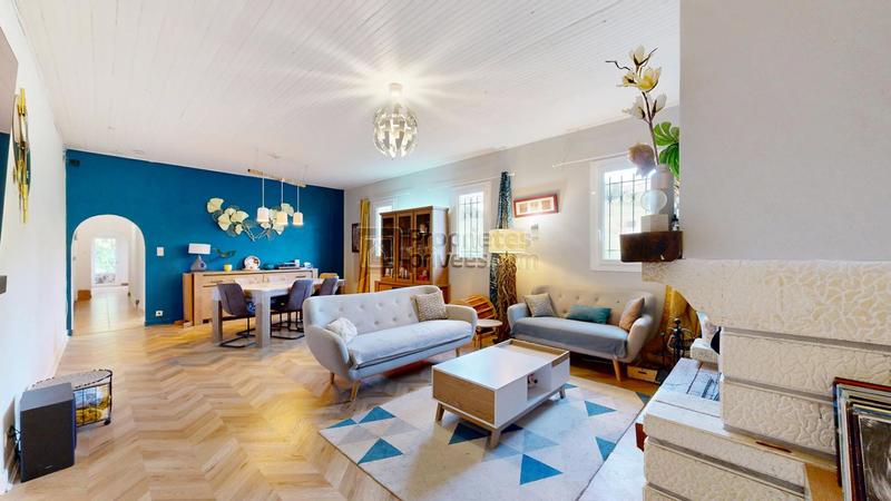 Maison - 260 m² - 9 pièces