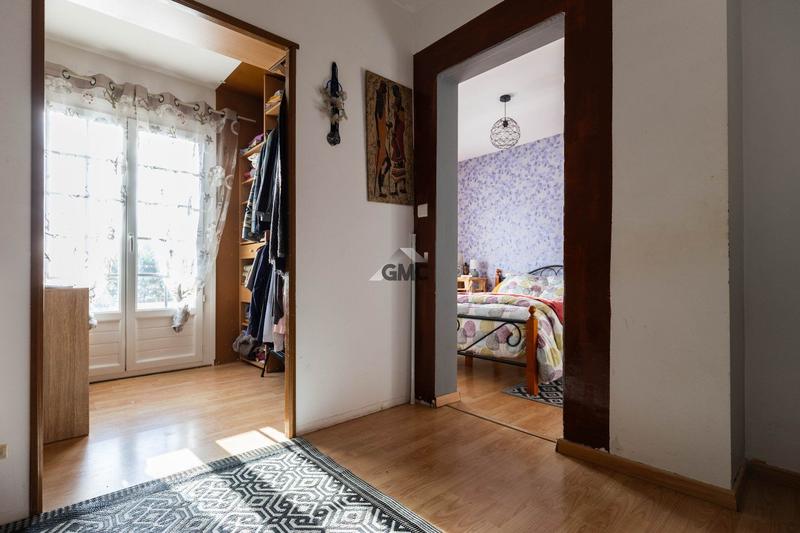 Maison - 222 m² - 8 pièces