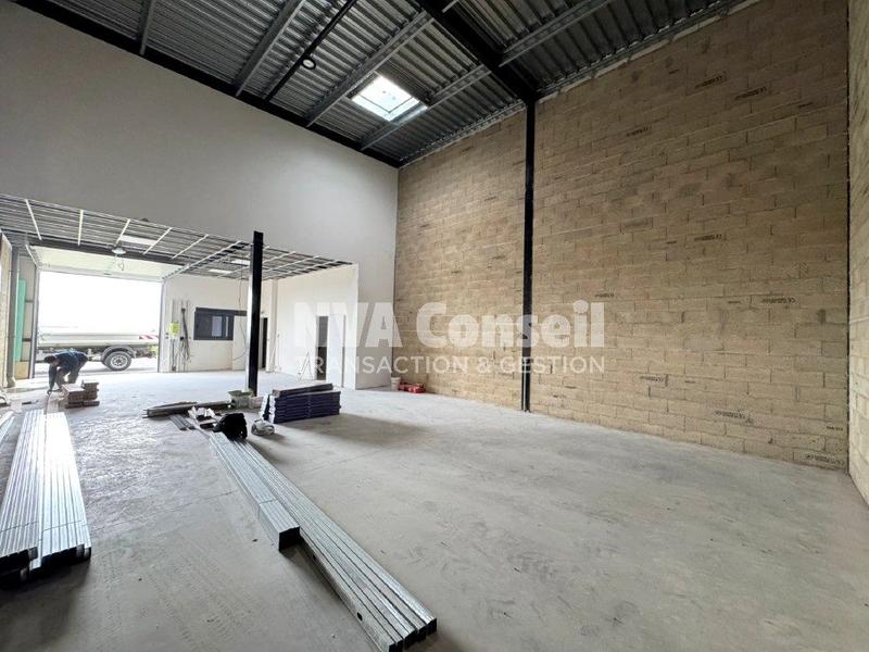 Entrepôt - 166 m²