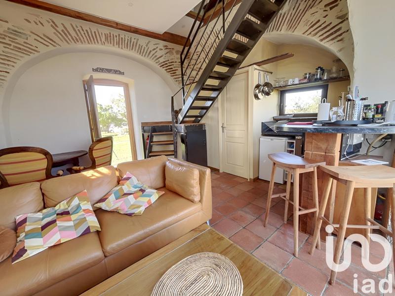 Maison - 1 828 m² - 50 pièces