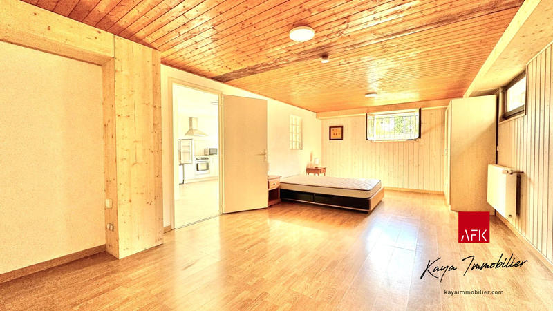 Maison - 235 m² - 7 pièces