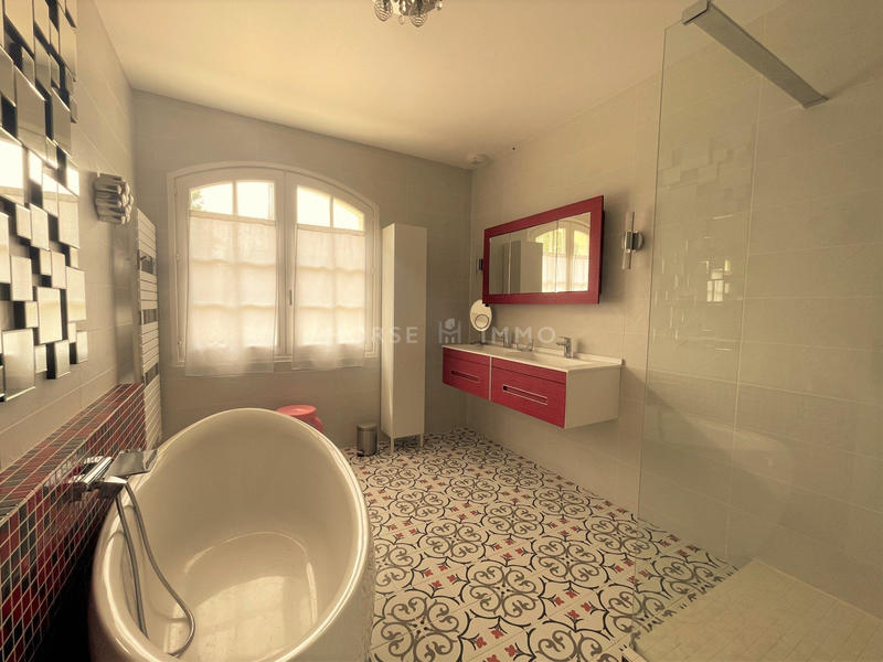 Maison contemporaine - 225 m² - 7 pièces