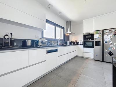 Maison - 180 m² - 5 pièces