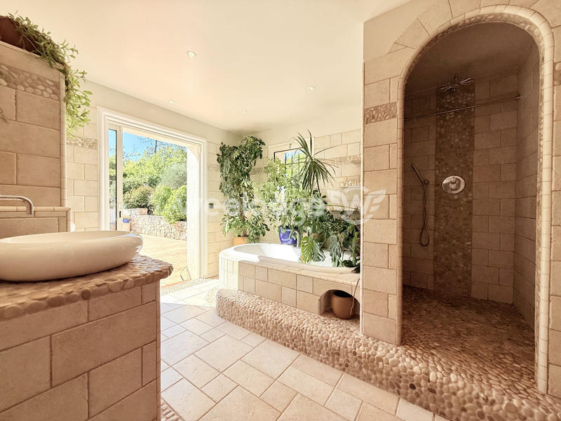 Villa - 153 m² - 6 pièces