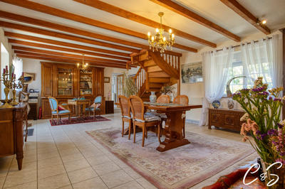 Maison - 219 m² - 8 pièces