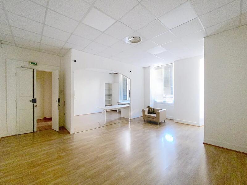 Local commercial - 130 m² - 4 pièces