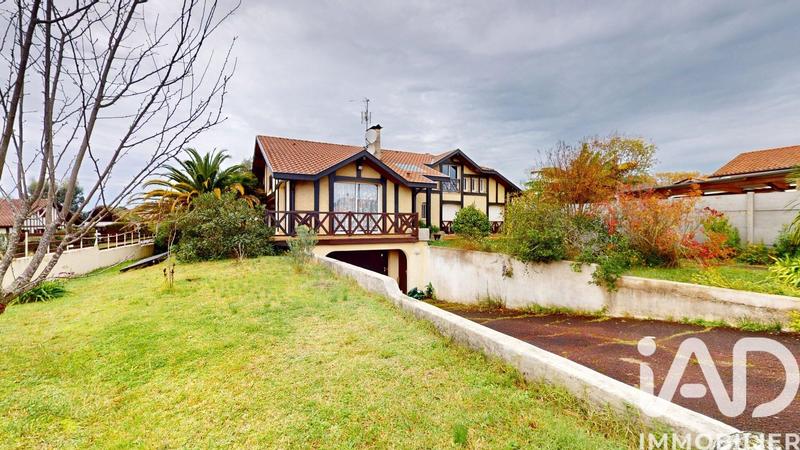 Maison - 205 m² - 7 pièces