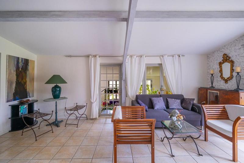 Maison traditionnelle - 240 m² - 12 pièces