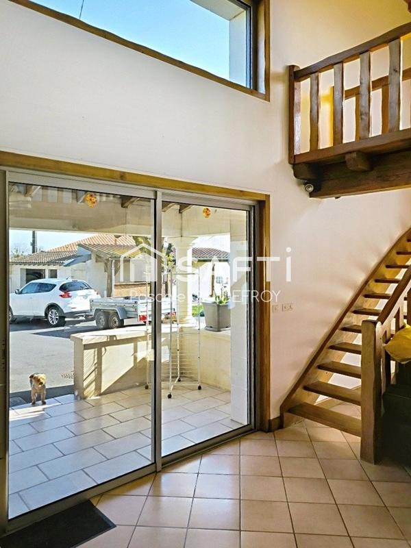 Maison - 219 m² - 8 pièces