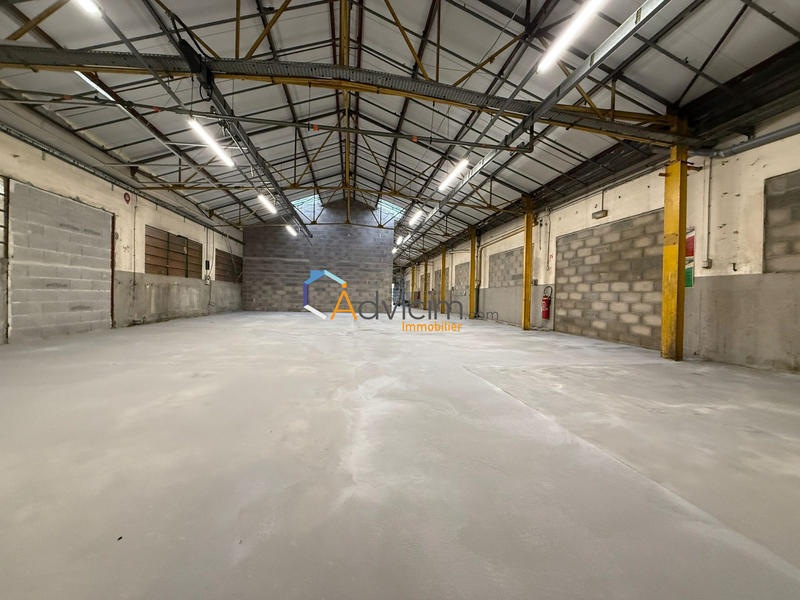 Entrepôt - 235 m²