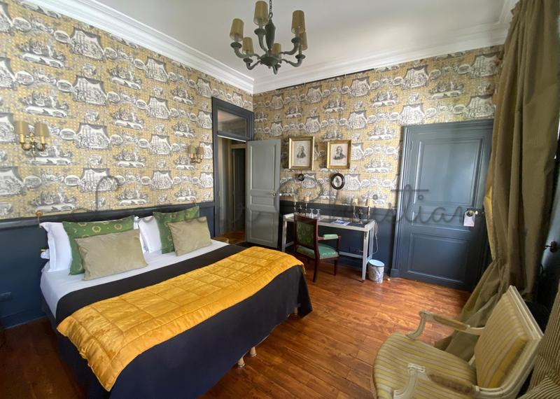 Maison - 360 m² - 13 pièces