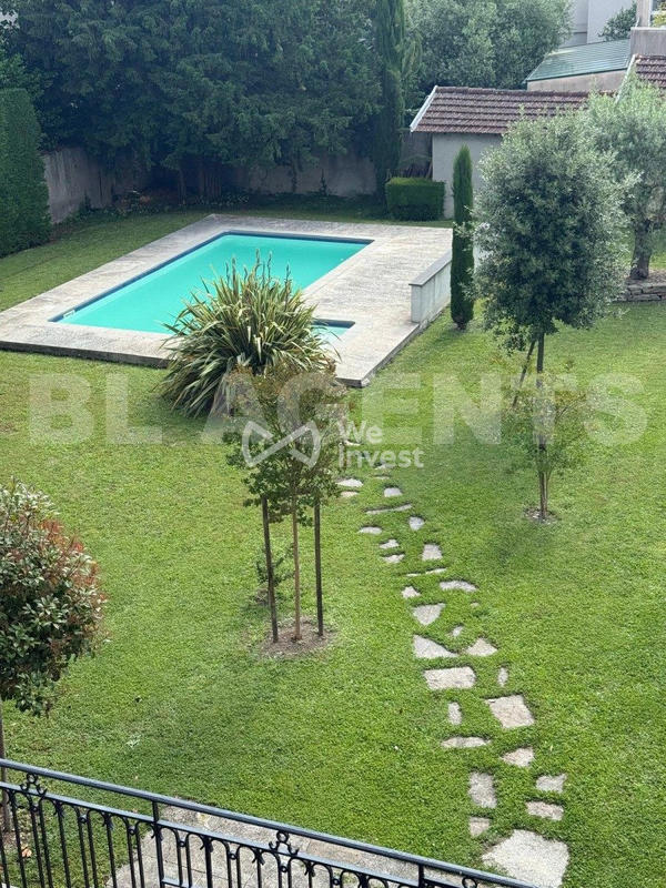 Maison - 390 m² - 5 pièces