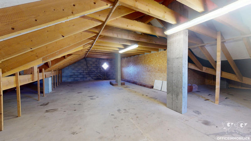 Maison - 180 m² - 8 pièces