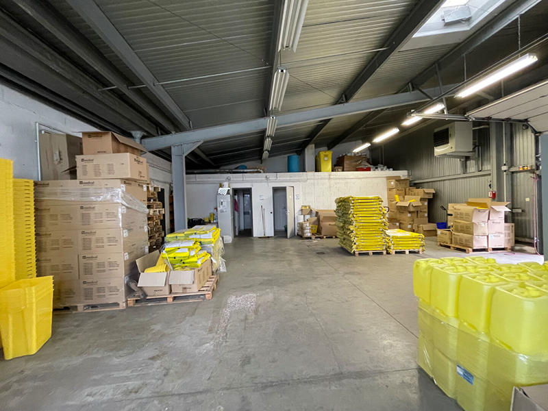 Local d'activité / Entrepôt - 216 m²